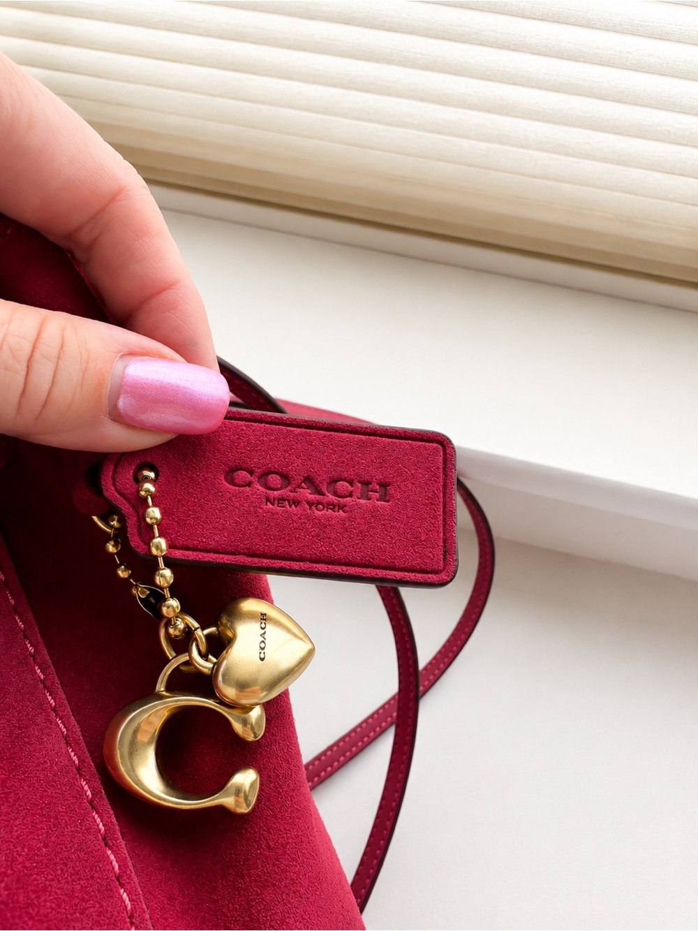 New- Coach “Jade” drawstring bag in Fuschia - Picture 3 of 4